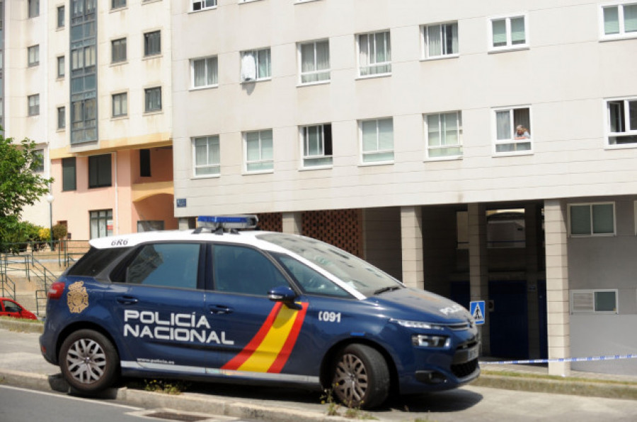 Amigos y conocidos rinden homenaje al joven homosexual al que mataron en A Coruña