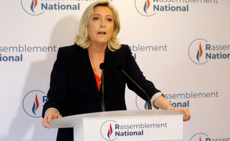 La ola de protestas sitúa a Le Pen y Mélenchon al frente en intención de voto