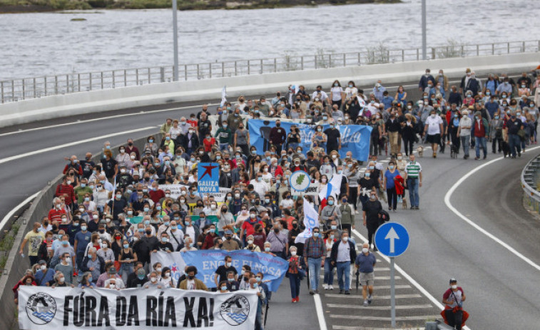 Mil personas exigen la salida de Ence de la Ría de Pontevedra