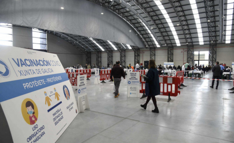 La Xunta concede la Medalla de Oro de Galicia al personal de vacunación