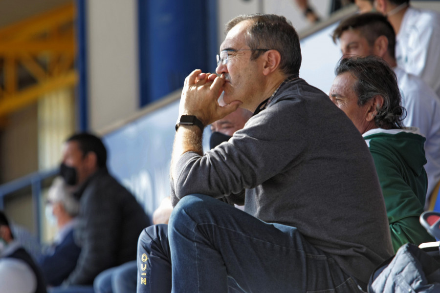 Carlos Mouriz apela a la calma para completar la plantilla del primer equipo