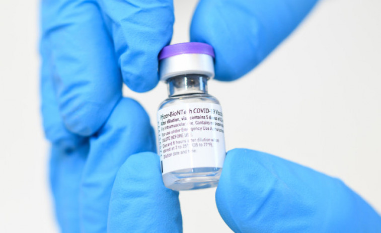 Pfizer pedirá a FDA la autorización de administrar una tercera dosis de la vacuna contra COVID-19