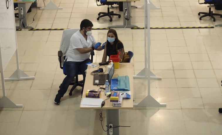 El Área Sanitaria de Ferrol supera las 100.000 personas con pauta completa
