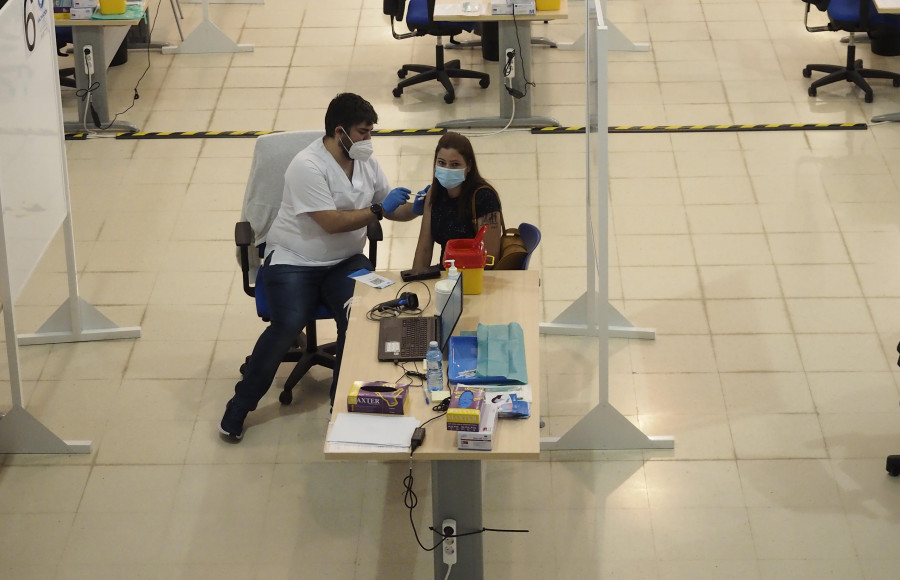 El Área Sanitaria de Ferrol supera las 100.000 personas con pauta completa