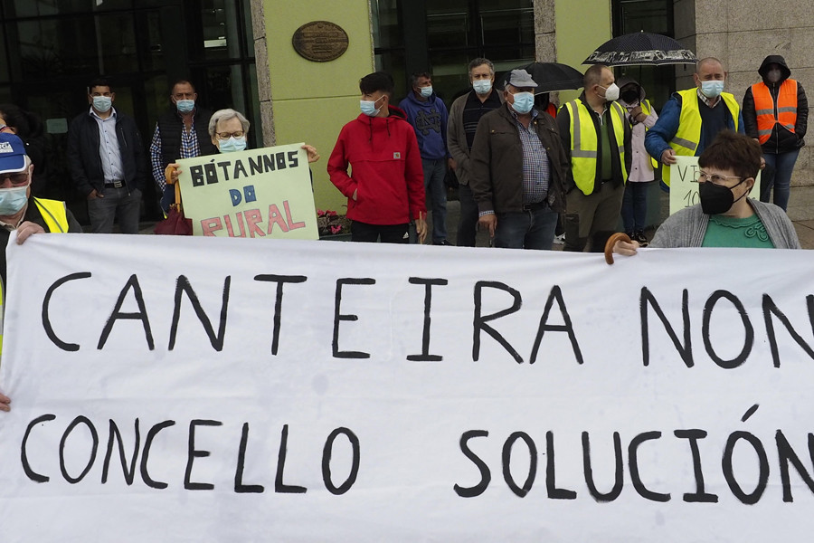 Vecinos de As Somozas reclaman el apoyo del Concello contra la  mina de As Viñas