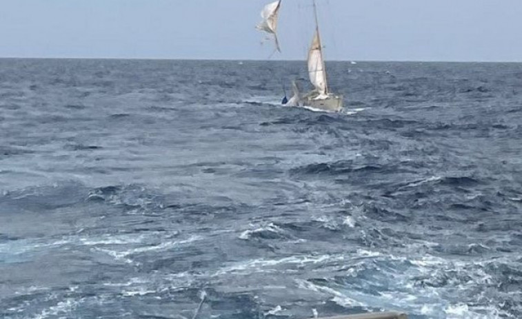 Rescatan al velero escuela 'Tambo' de la Armada al perder propulsión tras partir de Las Palmas de Gran Canaria