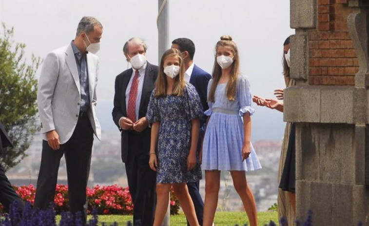 La Princesa Leonor y la Infanta Sofía participan en la plantación de seis árboles para luchar contra el cambio climático