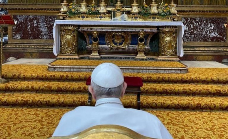 El Papa Francisco recibe el alta tras 10 días hospitalizado, visita Santa María la Mayor y regresa al Vaticano