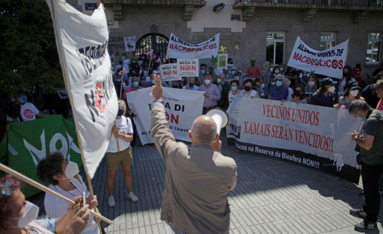 Protesta ante la Delegación del Gobierno por los proyectos eólicos