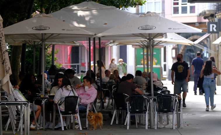 El área se libra del “pasaporte covid” pero Ferrol, Fene y Mugardos reducen aforos