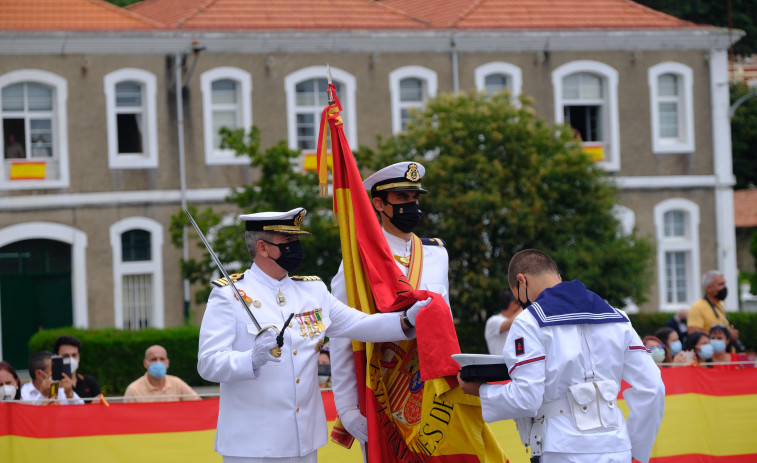 Más de 350 marineros completan la primera fase de su formación en la Armada con la jura de bandera