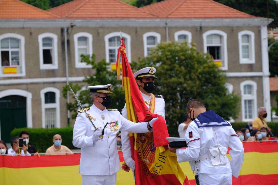Más de 350 marineros completan la primera fase de su formación en la Armada con la jura de bandera