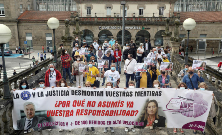 Las víctimas del Alvia exigen que haya responsabilidades políticas en el octavo aniversario del accidente de Angrois