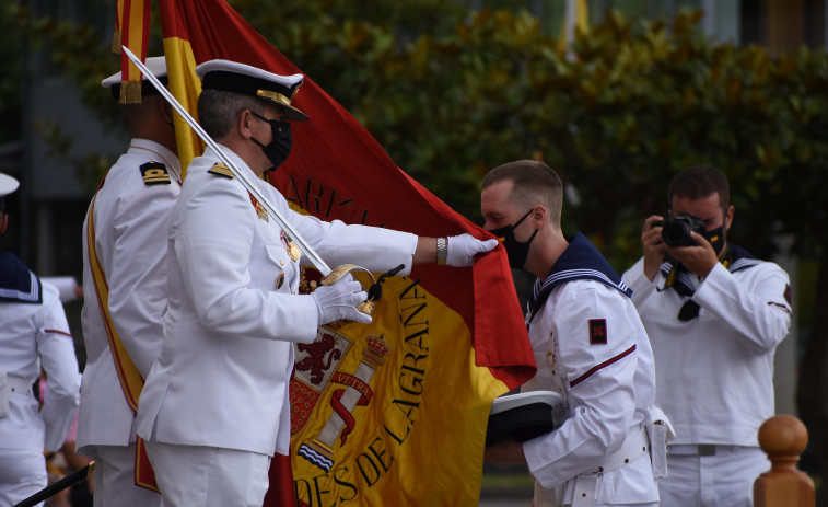 Más de 200 marineros juraron ayer bandera en la Escaño