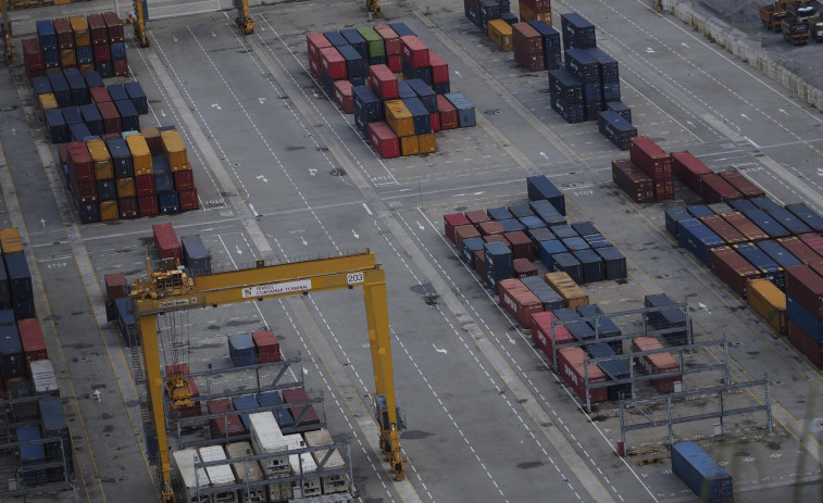 La caída en los sólidos lastra una primera mitad de año brillante para los tráficos en el puerto de Ferrol