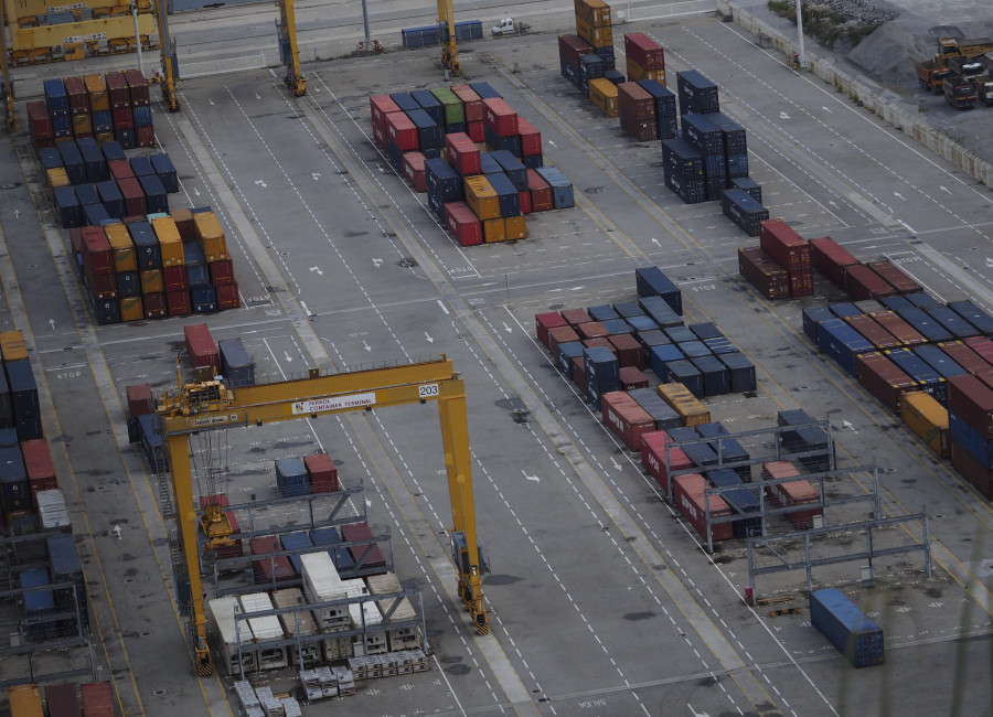 La caída en los sólidos lastra una primera mitad de año brillante para los tráficos en el puerto de Ferrol