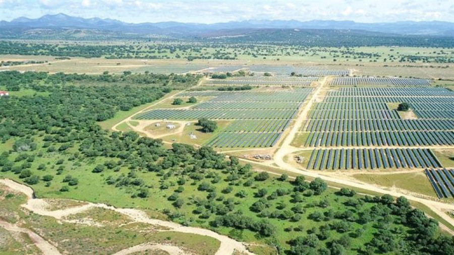 Repsol inicia la producción de electricidad en 'Valdesolar', su mayor proyecto fotovoltaico en España