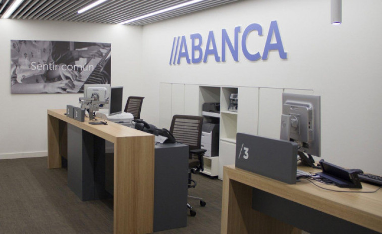 Abanca amplía el horario de caja para mayores y mantiene sus oficinas en donde es la única entidad