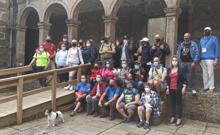 Miembros de la Asociación de Persoas Xordas de Ferrol conocen Santa Catalina