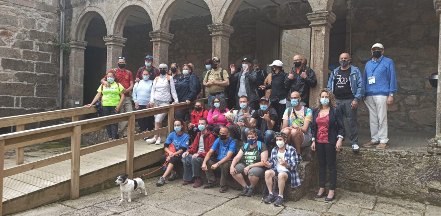 Miembros de la Asociación de Persoas Xordas de Ferrol conocen Santa Catalina