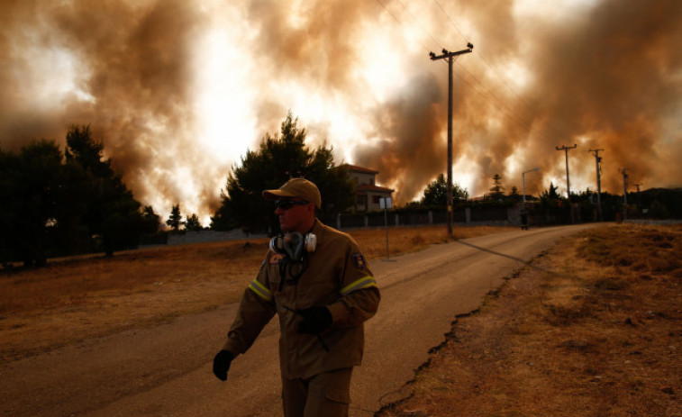 Argelia, con 65 muertos, lidera el trágico balance de los incendios en el Mediterráneo