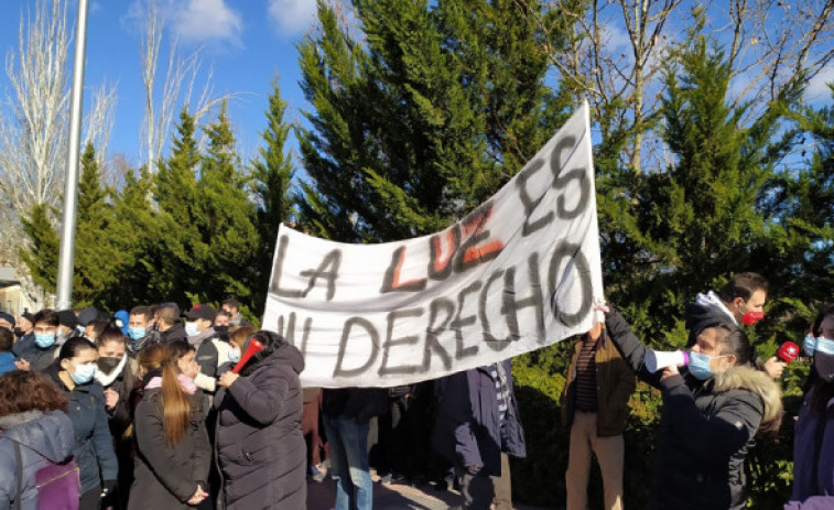 Facua exige al Gobierno medidas para frenar la especulación, tras otro récord en el precio de la luz