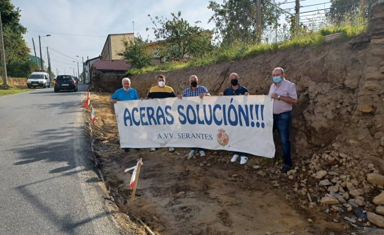 Los vecinos aplauden el inicio de las obras de las aceras de Serantes