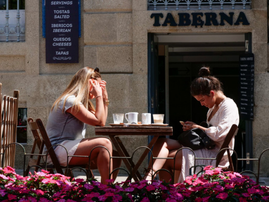 Galicia sale de la alerta sanitaria y la hostelería amplía aforos y horarios