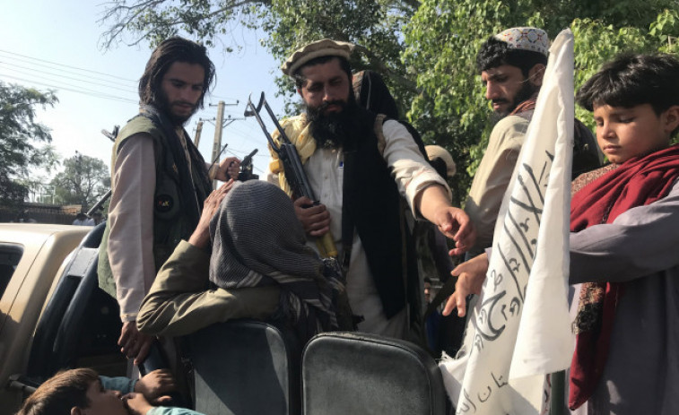 Los talibanes entran en Kabul y el presidente Ashraf Ghani abandona Afganistán