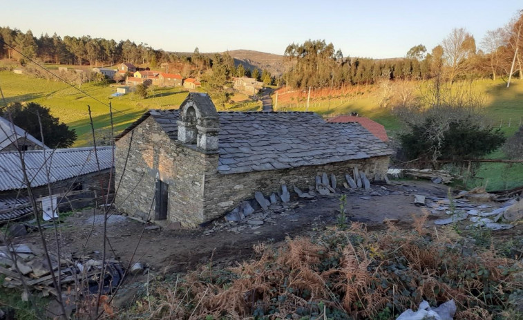 San Bartolomé de Queixeiro: o santiño xa non vai quedar sen casa