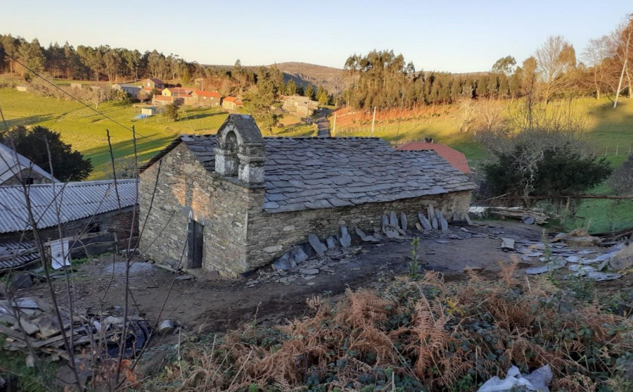 San Bartolomé de Queixeiro: o santiño xa non vai quedar sen casa