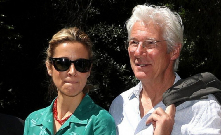 Richard Gere y su mujer, de vacaciones en Oleiros
