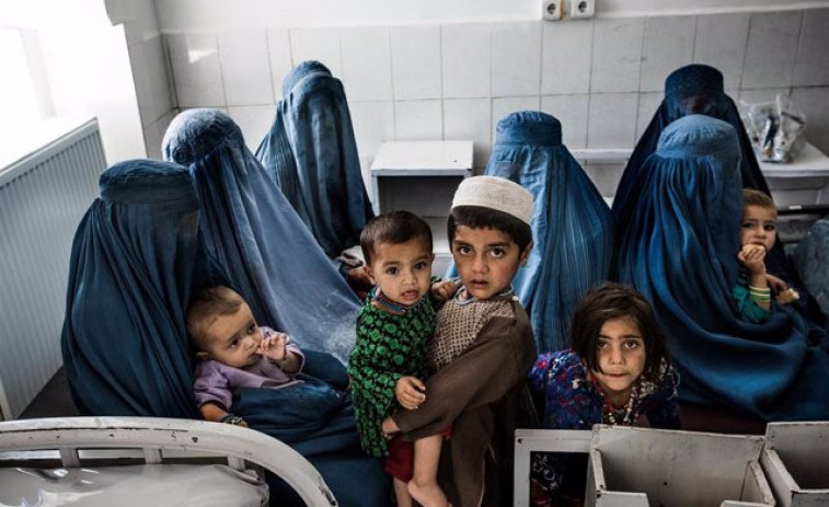 Las CCAA se ofrecen al Gobierno para acoger a refugiados afganos, especialmente mujeres y niñas