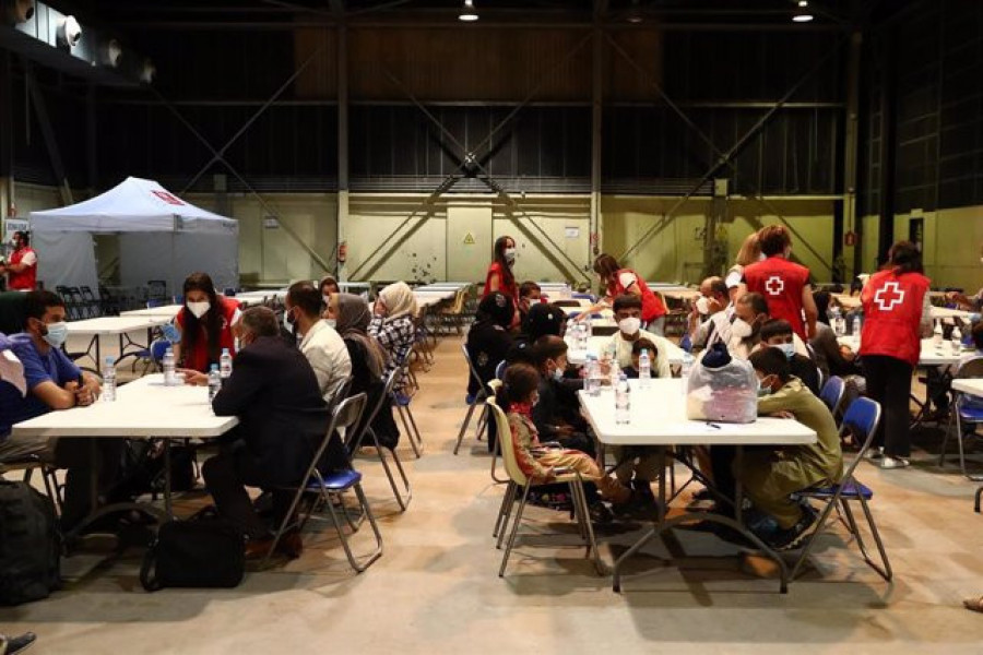 Aterriza en Torrejón un segundo avión de la UE con 38 trabajadores afganos y sus familias procedente de París