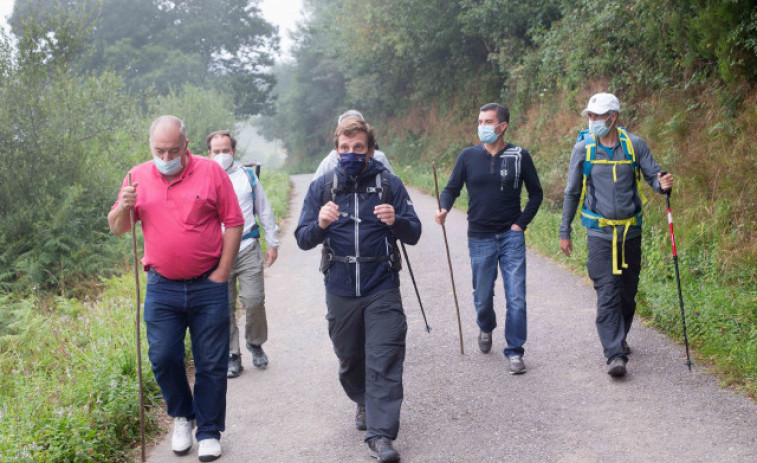 Martínez Almeida comienza en Galicia el Camino Primitivo desde Baleira