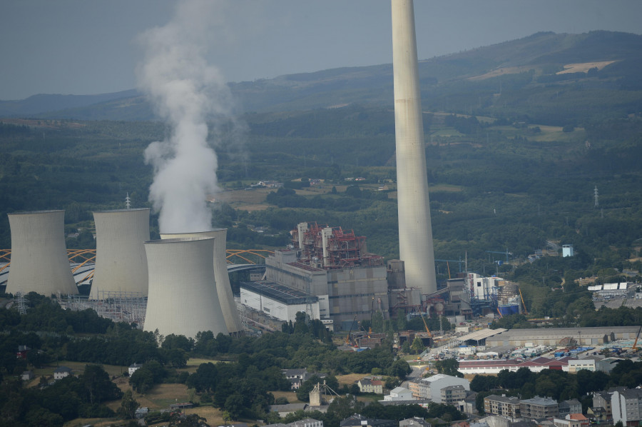 Endesa recibirá otros dos buques carboneros en la segunda quincena de marzo para la central térmica de As Pontes