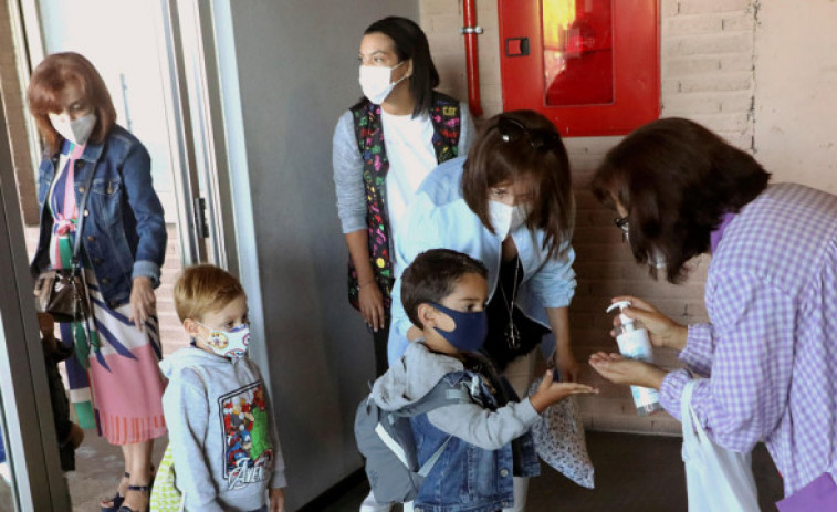 Mascarillas, distancia y clases presenciales se mantienen para la vuelta al cole