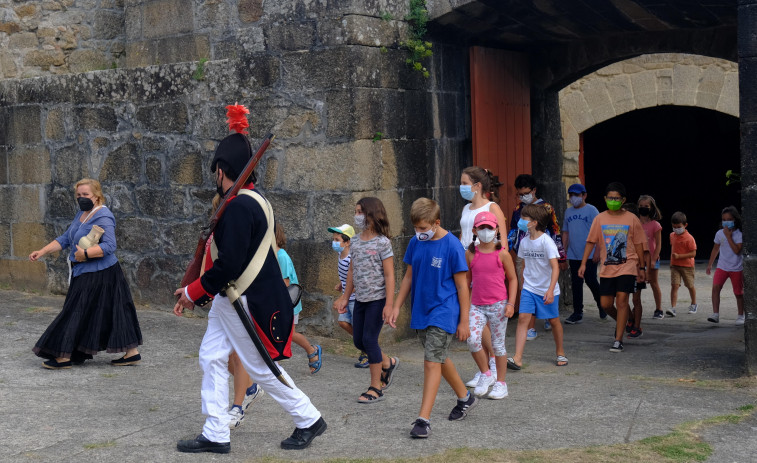 As rondallas toman o testemuño de Dulce Pontes nas festas de Ferrol