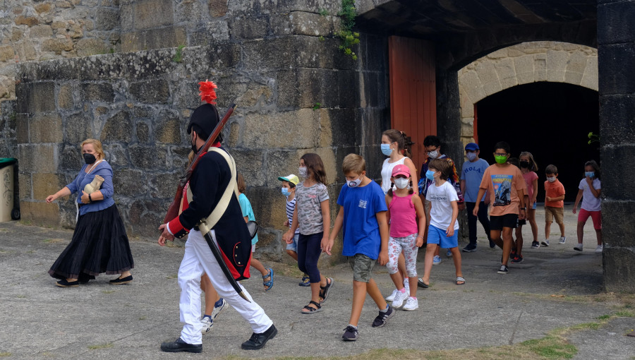 As rondallas toman o testemuño de Dulce Pontes nas festas de Ferrol