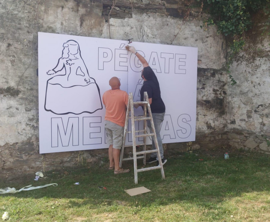 El “sticker art” se suma a las Meninas de Canido con la acción del fotógrafo Carlos Muiños