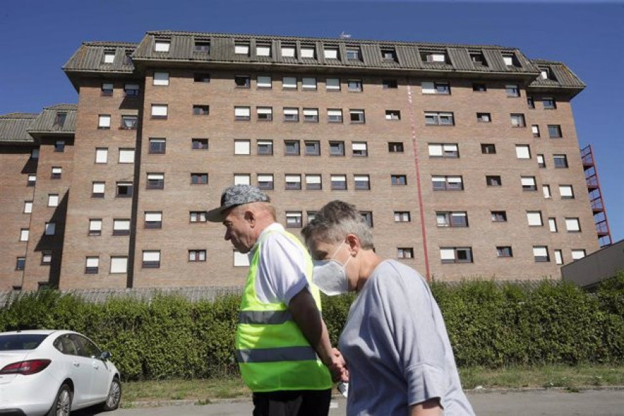 Las casos activos en Galicia bajan de la barrera de los 7.000 y la tasa de positividad se mantiene sobre el 5%