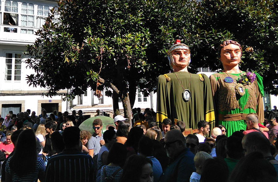 Pontedeume festeja las Peras con exposición de mómaros, orquestas y varias actitidades