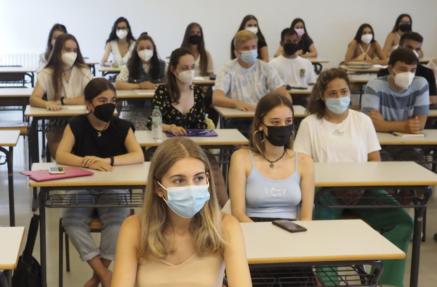 El alumnado regresa al Campus de Ferrol con el inicio del nuevo curso universitario