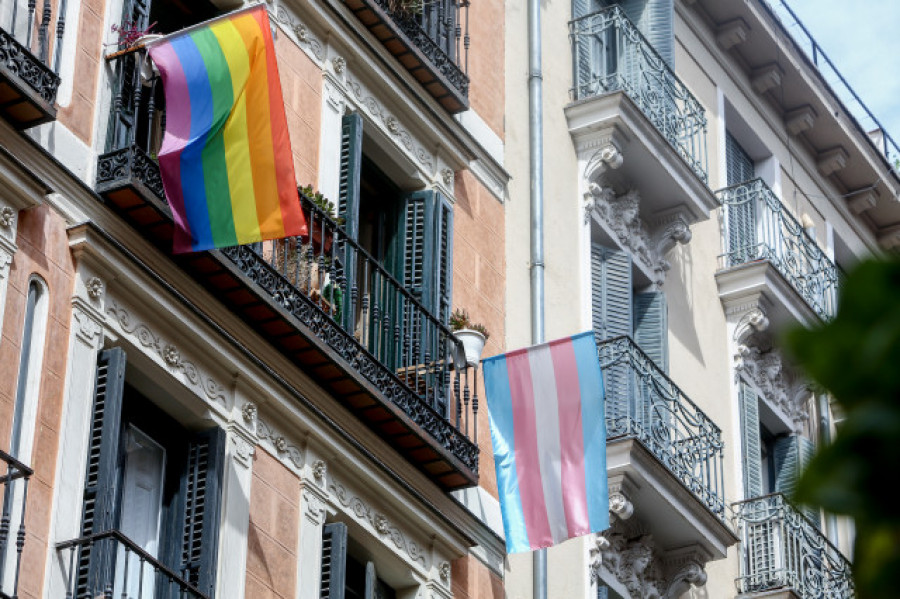 El joven que acusó a unos encapuchados de grabarle la palabra "maricón" dice ahora que fue consentido