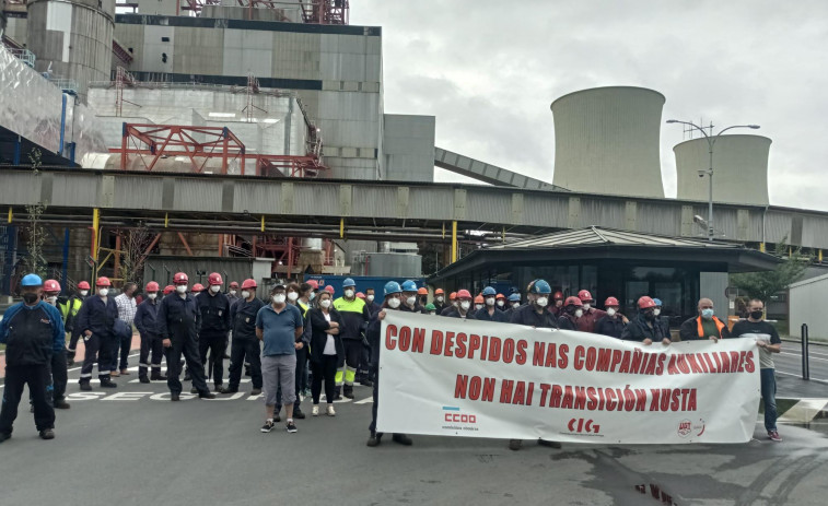 A industria auxiliar protesta ás portas da central térmica pola destrución de empregos