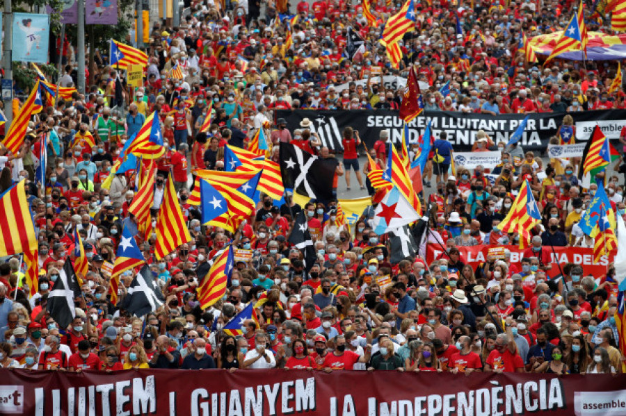 Miles de personas participan en la manifestación independentista de la Diada en Barcelona