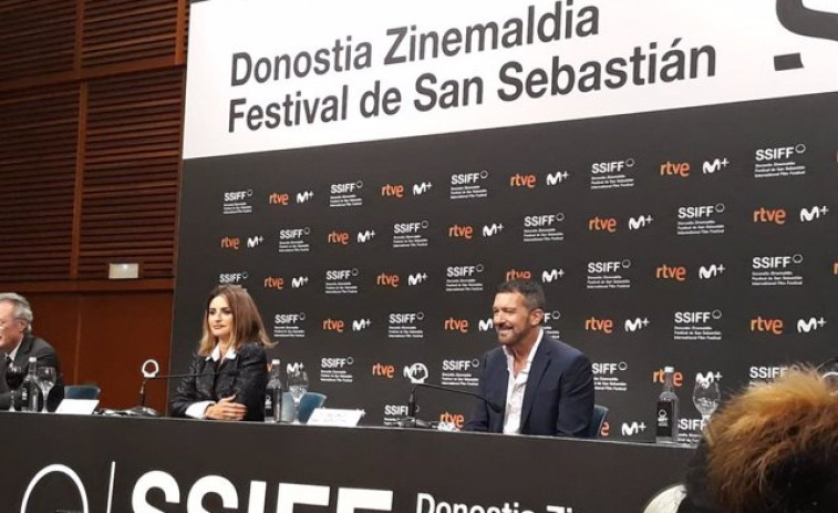 Antonio Banderas y Penélope Cruz reclaman mayor apoyo para el cine español en el Festival de San Sebastián