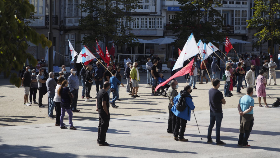 Cientos de manifestantes se concentran en Armas contra la “estafa” de las eléctricas