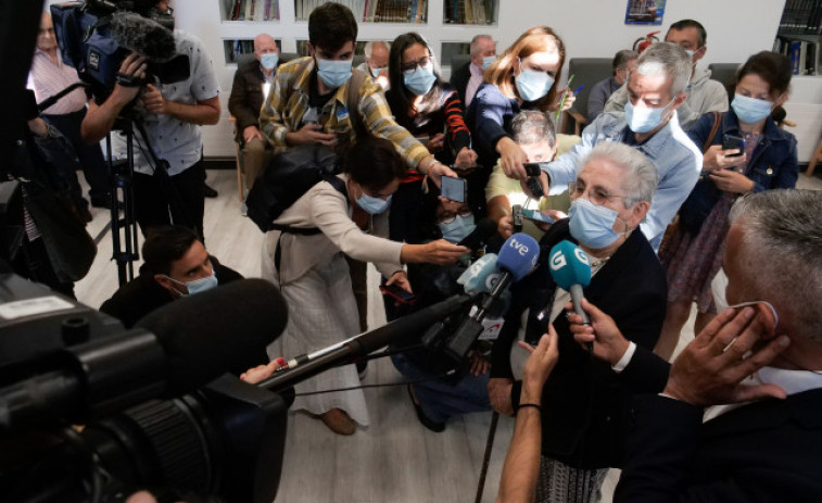 Nieves Cabo, la primera gallega en vacunarse contra el covid, recibe muy contenta la dosis extra