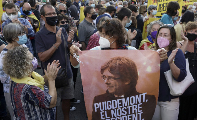 Protestas en Barcelona contra la detención de Carles Puigdemont anoche en Cerdeña